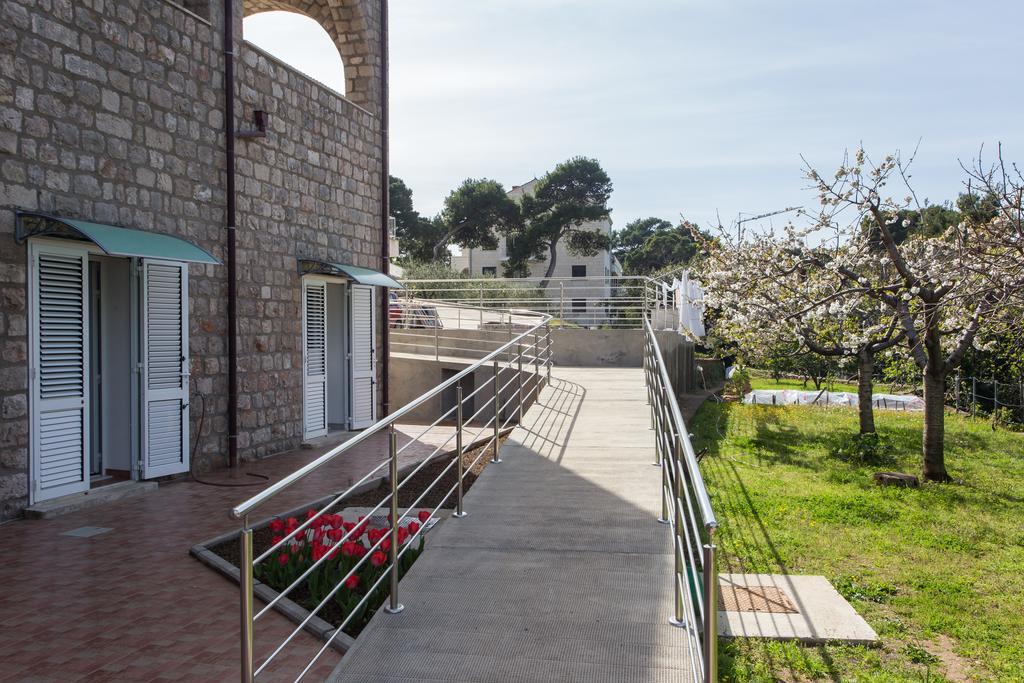 Guest House Eight Roses Дубровник Экстерьер фото